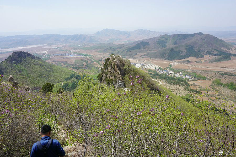 登顶龙凤山，俯瞰壮丽风光全景