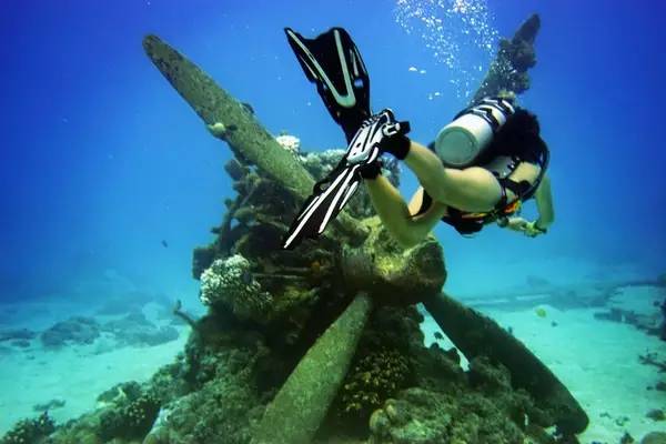 潜水深度与飞行限制，探究潜水活动与航空旅行的关联