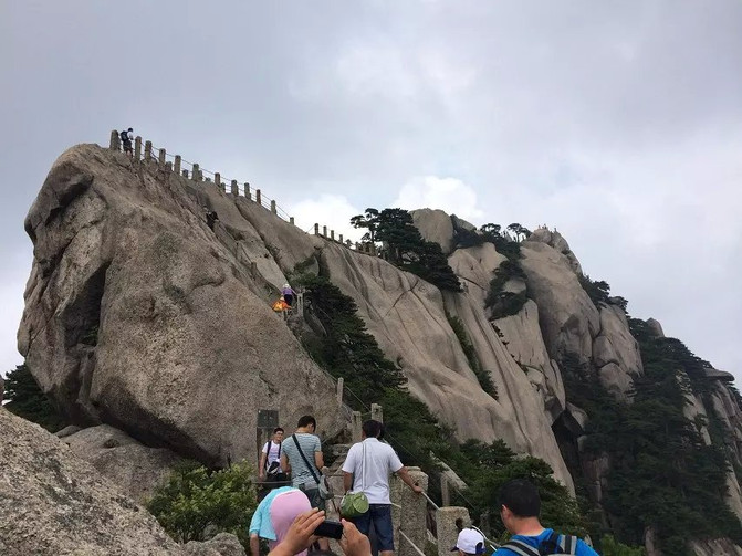 征服黄山之巅，挑战极限的征途