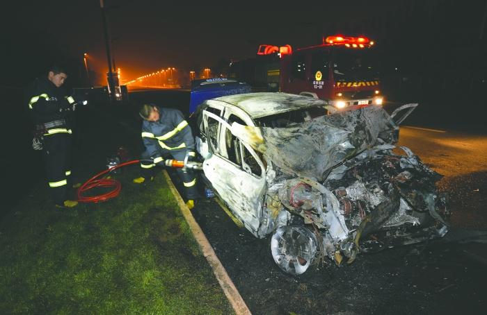 越野车爆炸起火事故致司机不幸身亡