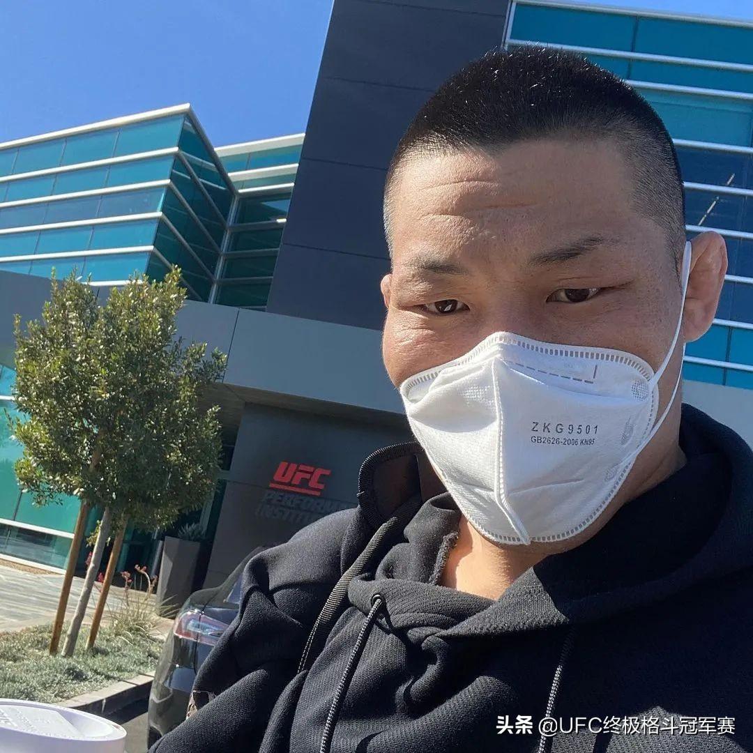 李景亮在UFC 256展现中国力量的光辉表现