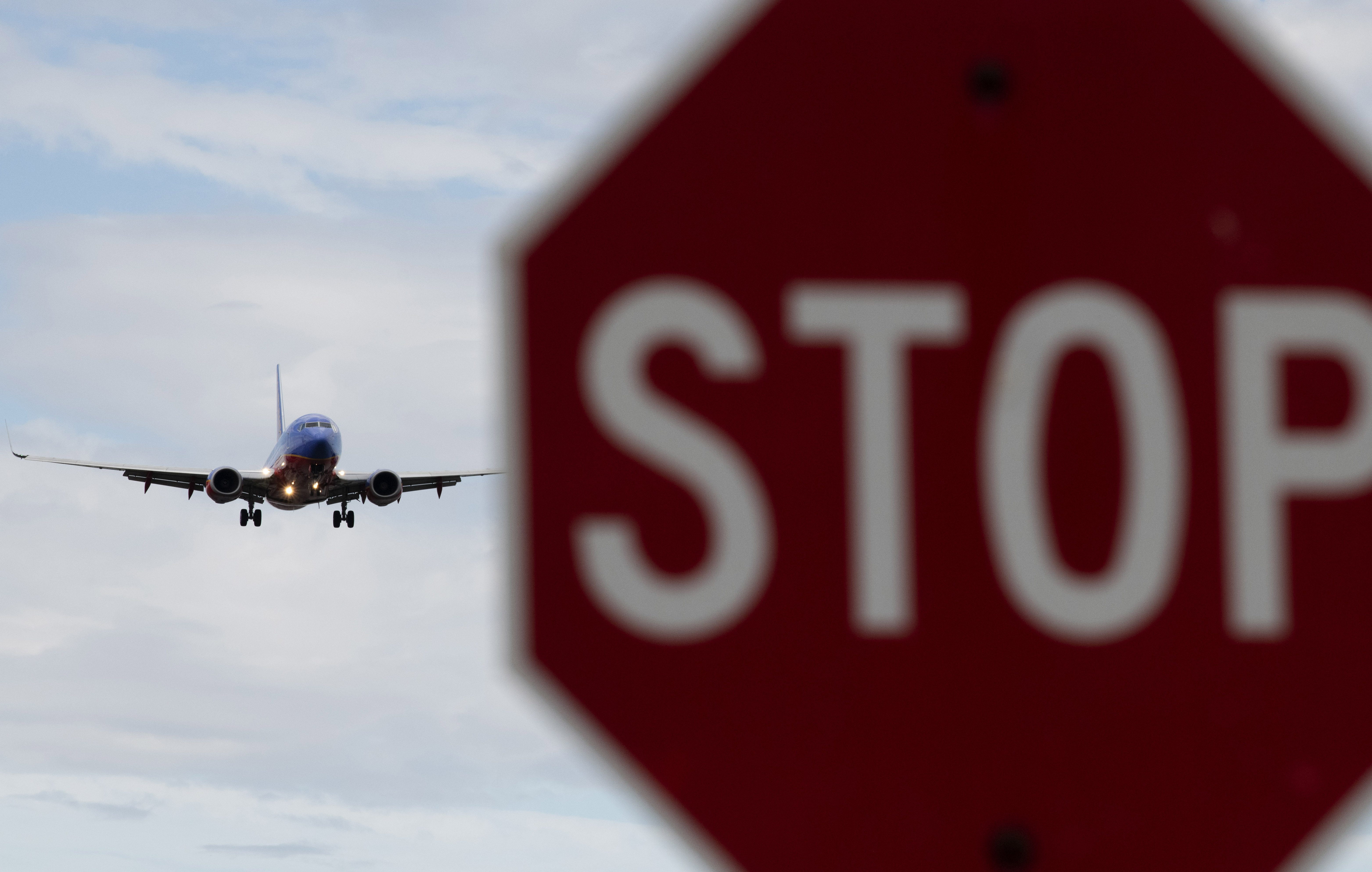 美国航空公司停飞限制取消